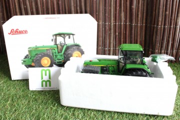 Schucominimax132johndeere49606miniatuurmagazijnschaalmodellenspeelgoedmerchandise