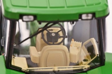 Schucominimax132johndeere84008miniatuurmagazijnminiaturenspeelgoedmerchandise