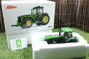 Schucominimax132johndeere84009miniatuurmagazijnminiaturenspeelgoedmerchandise